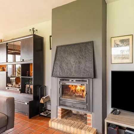 Les Hirondelle For 8 Persons 펜션