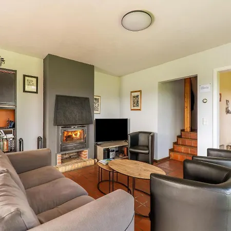 Les Hirondelle For 8 Persons